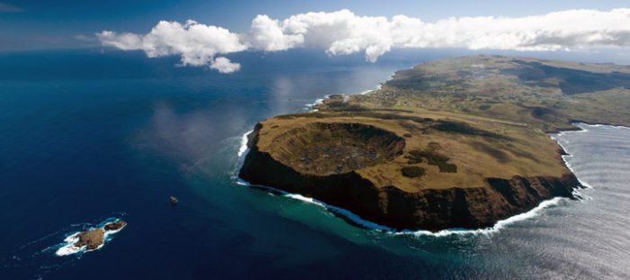 Pascuenses rechazan construcción de parque marino en Rapa Nui Pascuenses rechazan construcción de parque marino en Rapa Nui
