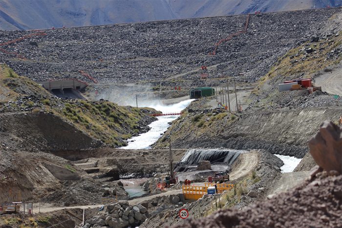 Banca congela parte del financiamiento de Alto Maipo y pone en jaque el proyecto Banca congela parte del financiamiento de Alto Maipo y pone en jaque el proyecto