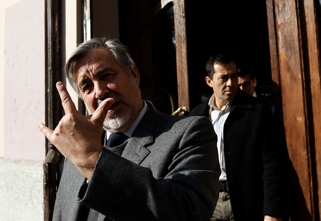 Partidos que apoyan a Alejandro Guillier suspenden cita con la DC tras declaraciones de Carolina Goic Partidos que apoyan a Alejandro Guillier suspenden cita con la DC tras declaraciones de Carolina Goic