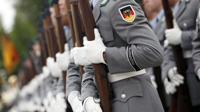 Cómo la sombra del pasado nazi persigue a las fuerzas armadas de Alemania