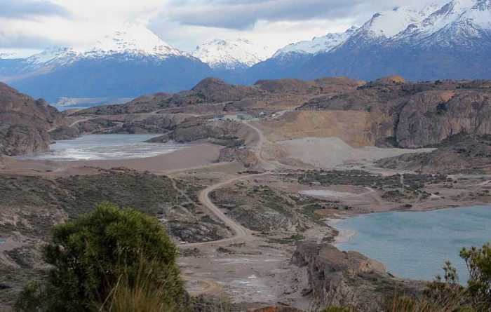 Aysén: dos trabajadores quedan atrapados en mina de oro por inundaciones Aysén: dos trabajadores quedan atrapados en mina de oro por inundaciones