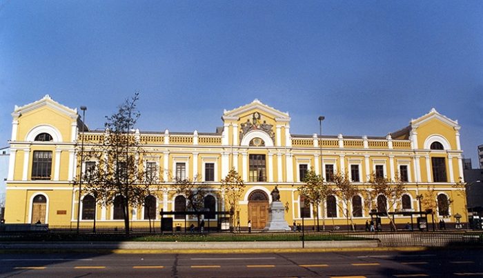 U. de Chile no podrá vender servicios al Estado por plazo de dos años luego que Suprema ratificara fallo en su contra U. de Chile no podrá vender servicios al Estado por plazo de dos años luego que Suprema ratificara fallo en su contra