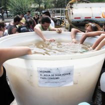 ONG canadiense destaca lo perjudicial que fue privatizar el agua en Chile y que su éxito es sólo un mito