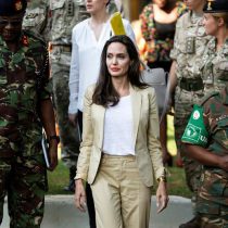 Angelina Jolie apoya a niñas refugiadas en Kenia por violencia sexual