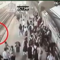 [VIDEO] Mujer embarazada muere al caer a las vías del tren en Bangkok