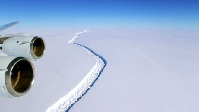 El gigantesco iceberg que cada vez está más cerca de separarse de la Antártica El gigantesco iceberg que cada vez está más cerca de separarse de la Antártica
