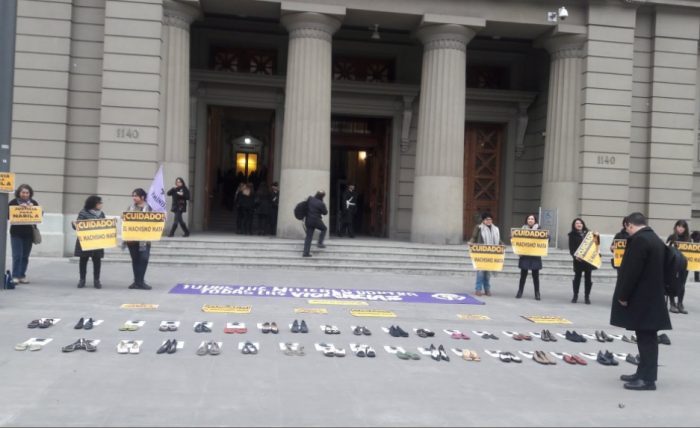 Protestas afuera de la Corte Suprema en apoyo a Nabila Rifo Protestas afuera de la Corte Suprema en apoyo a Nabila Rifo