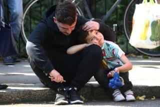 «La gente tiraba a sus hijos por la ventana y gritaban que los salváramos»: los dramáticos testimonios del incendio en edificio de Londres