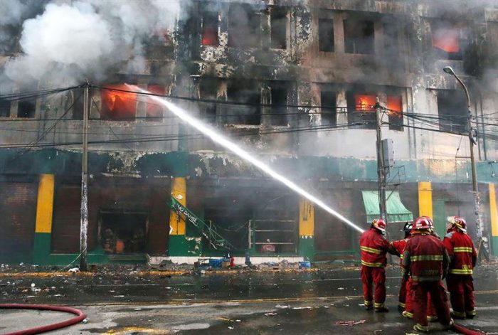 Incendio revela el rostro más cruel de la explotación laboral en Perú Incendio revela el rostro más cruel de la explotación laboral en Perú