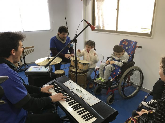 Musicoterapia y sus efectos positivos en niños con discapacidades múltiples Musicoterapia y sus efectos positivos en niños con discapacidades múltiples