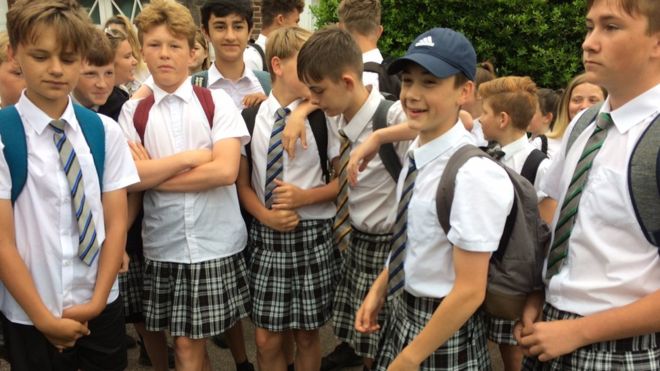 ¿Por qué decenas de niños decidieron ir a la escuela en falda en Reino Unido? ¿Por qué decenas de niños decidieron ir a la escuela en falda en Reino Unido?