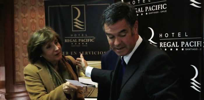 Ossandón no suelta a Pilar Molina: la trenza tras la operación en Radio Agricultura que denunció el senador Ossandón no suelta a Pilar Molina: la trenza tras la operación en Radio Agricultura que denunció el senador