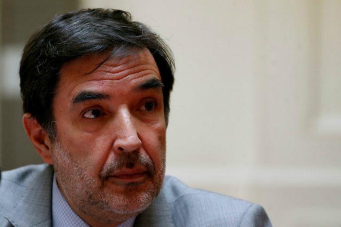 Presidente del Servel critica veto de canales de TV a debate del Frente Amplio similar al de la derecha Presidente del Servel critica veto de canales de TV a debate del Frente Amplio similar al de la derecha