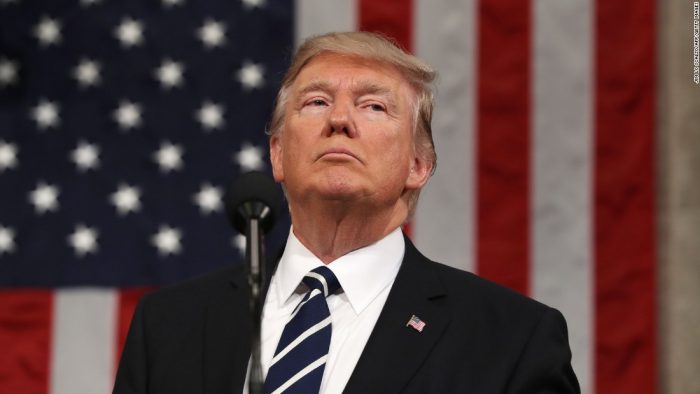 Estricta política de Trump dificulta entrada de artistas latinos al país Estricta política de Trump dificulta entrada de artistas latinos al país