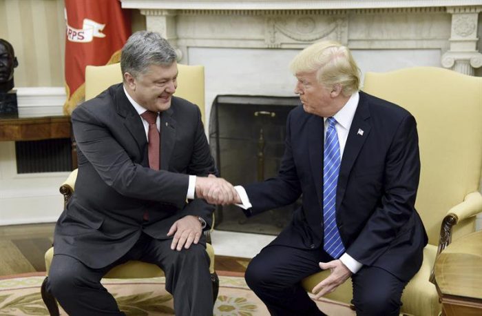 Trump recibe a Poroshenko y aumenta presión a Rusia por conflicto en Ucrania Trump recibe a Poroshenko y aumenta presión a Rusia por conflicto en Ucrania