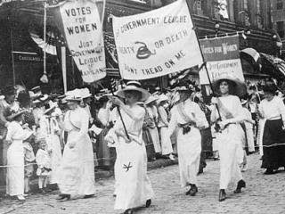 Mujeres power por el derecho a voto Mujeres power por el derecho a voto
