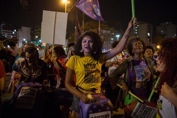 Brasil: mujeres afrodescendientes marchan con bandera de la igualdad y protestan contra el racismo