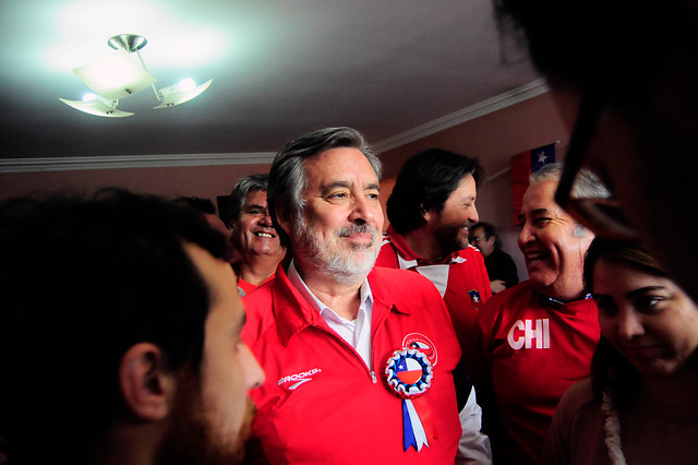 Guillier felicita a Piñera y Sánchez y lamenta no haber participado en las primarias