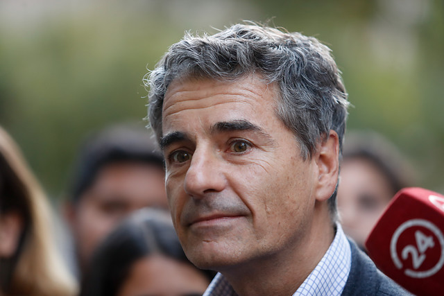 Andrés Velasco arremete contra la reforma tributaria: «Cuesta creer que sea fiscalmente neutra» Andrés Velasco arremete contra la reforma tributaria: