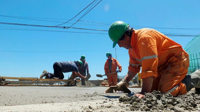 Informe oficial del INE: la mayoría de los trabajadores chilenos percibió ingresos entre $200.000 y $300.000 en 2016 Informe oficial del INE: la mayoría de los trabajadores chilenos percibió ingresos entre $200.000 y $300.000 en 2016