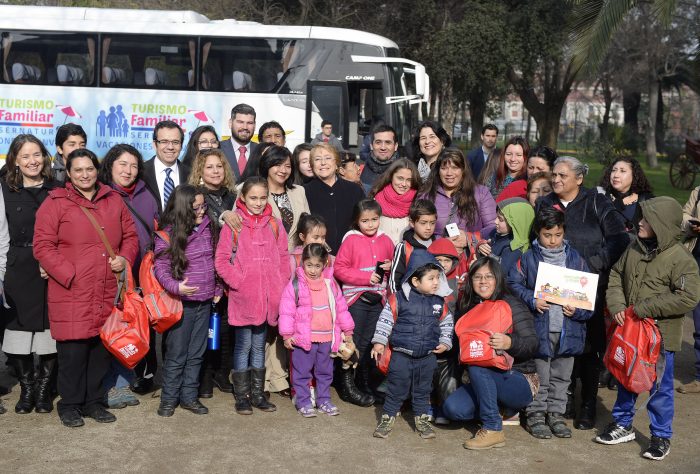 Presidenta Bachelet da el vamos al programa Turismo Familiar en vacaciones de invierno Presidenta Bachelet da el vamos al programa Turismo Familiar en vacaciones de invierno