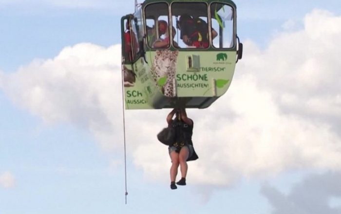 Rescatan a 65 personas atrapadas en un teleférico en Alemania Rescatan a 65 personas atrapadas en un teleférico en Alemania