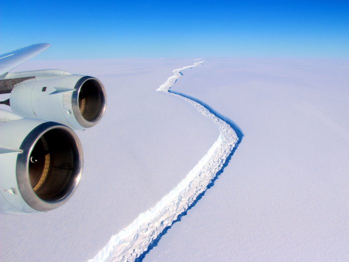Científico advierte que quiebre de glaciar revela fragilidad de toda la plataforma en la Antártica Científico advierte que quiebre de glaciar revela fragilidad de toda la plataforma en la Antártica