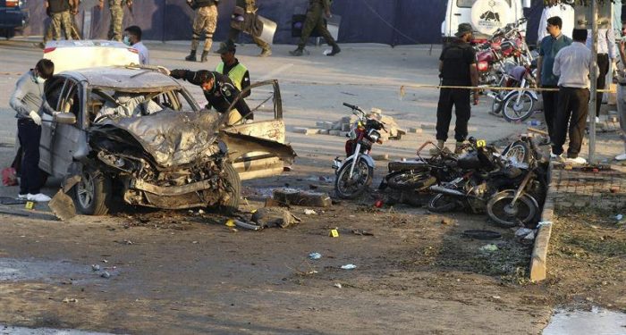 Al menos 25 muertos y 40 heridos en un atentado en el este de Pakistán Al menos 25 muertos y 40 heridos en un atentado en el este de Pakistán