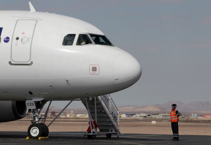 Falsos avisos de bomba en aviones: Carabineros detiene a un hombre en Antofagasta Falsos avisos de bomba en aviones: Carabineros detiene a un hombre en Antofagasta