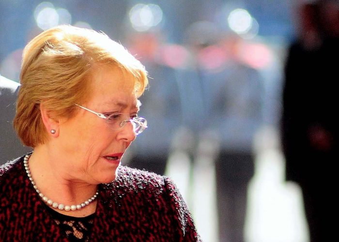 Acoso sexual: Bachelet firma perdonazo para jefe de servicio que fiscal recomendó destituir