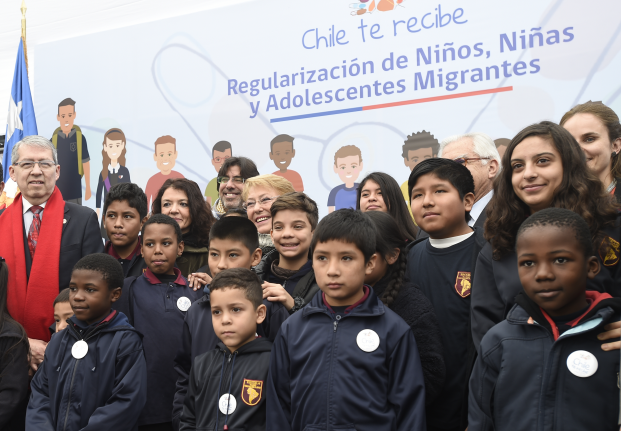 Bachelet anuncia creación de visa especial para que niños y jóvenes migrantes «tengan los mismos derechos» Bachelet anuncia creación de visa especial para que niños y jóvenes migrantes