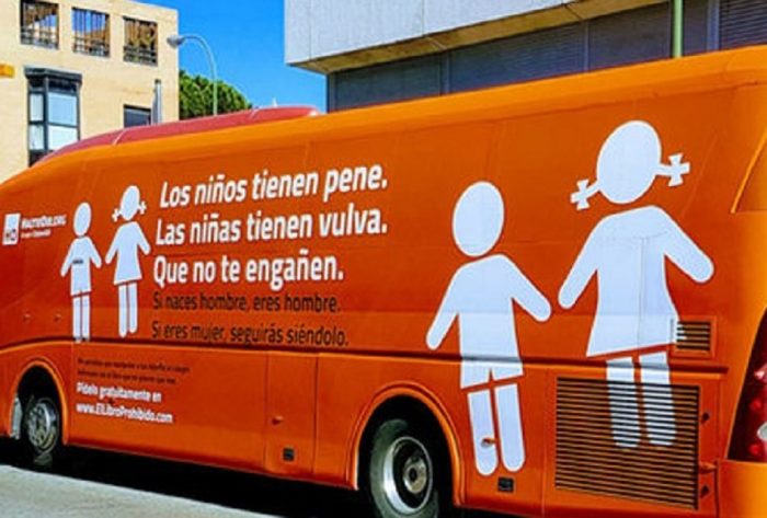 Movilh y Fundación Iguales rechazan arribo a Chile de la campaña homofóbica del 