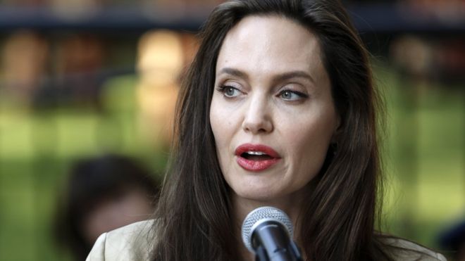 «Falso y desagradable»: Angelina Jolie furiosa por haber sido acusada de «explotación» en Camboya