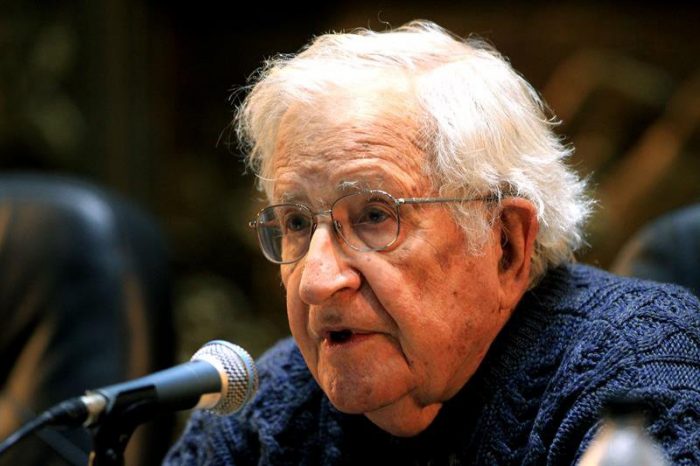 Chomsky: crisis de gobiernos de izquierda en A. Latina fue causada por la corrupción y la exportación de materias primas Chomsky: crisis de gobiernos de izquierda en A. Latina fue causada por la corrupción y la exportación de materias primas