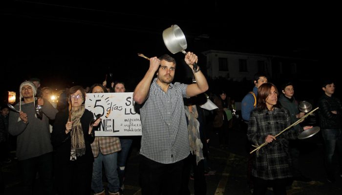 Los indignados por cortes de luz vuelven a salir a la calle esta noche para manifestarse contra Enel