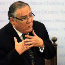 Ministro Campos intenta salvar su cabeza con carta a familiares de detenidos desaparecidos
