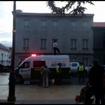 [VIDEO] El baile a lo Michael Jackson de un joven de Punta Arenas sobre un furgón de Carabineros