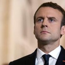 Macron propone reducir un tercio del número de diputados y senadores