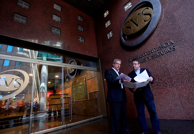 Indagan vínculo entre abogado ligado a SQM con diputados Rincón y Silber para operar contra Piñera Indagan vínculo entre abogado ligado a SQM con diputados Rincón y Silber para operar contra Piñera