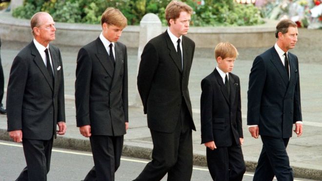 «Me mintieron», revela Charles Spencer, hermano de la princesa Diana, a casi 20 años del funeral
