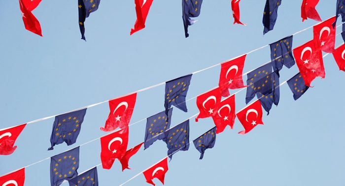 Presidente de la Comisión Europea considera que Turquía se aleja de la UE “a pasos de gigante” Presidente de la Comisión Europea considera que Turquía se aleja de la UE