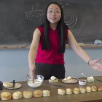 Eugenia Cheng, la matemática que usa simples recetas de cocina para enseñar conceptos matemáticos complejos