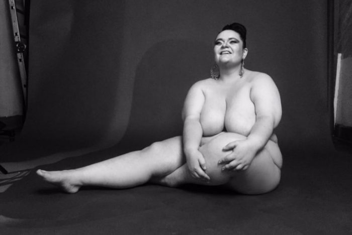 Filósofa acusa a La Segunda de no publicarla desnuda por obesa: “¿Tan peligrosa es una gorda en pelotas?” Filósofa acusa a La Segunda de no publicarla desnuda por obesa: “¿Tan peligrosa es una gorda en pelotas?”