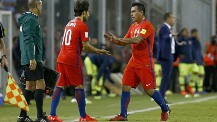 Paredes y Valdivia vuelven a la selección chilena de cara a los partidos ante Paraguay y Bolivia Paredes y Valdivia vuelven a la selección chilena de cara a los partidos ante Paraguay y Bolivia