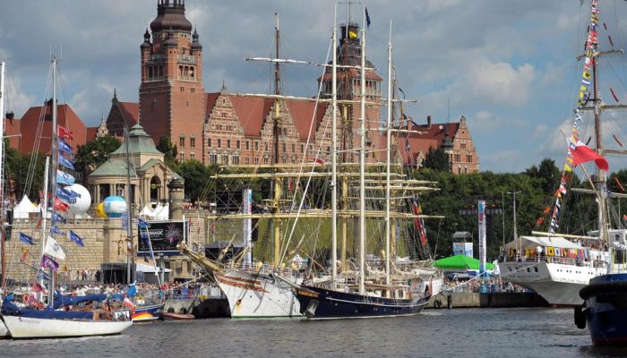 Ahora Finlandia: hombre acuchilla a varias personas en una plaza de Turku Ahora Finlandia: hombre acuchilla a varias personas en una plaza de Turku
