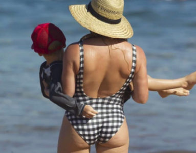 Hilary Duff defiende sus estrías con en traje baño - Mostrador