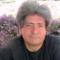 Mauricio Electorat, escritor: “Chile es su poesía y no otra cosa”