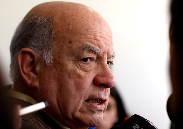 Insulza estudia bajar su candidatura senatorial tras decisión del PS de no entregarle cupo por Atacama y pedirle ir por Arica Insulza estudia bajar su candidatura senatorial tras decisión del PS de no entregarle cupo por Atacama y pedirle ir por Arica