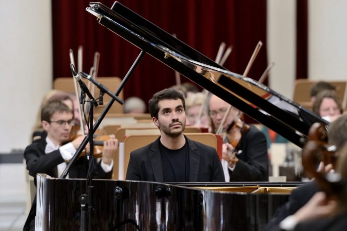 Pianista español Juan Pérez Floristán compartirá con jóvenes músicos del sur de Chile