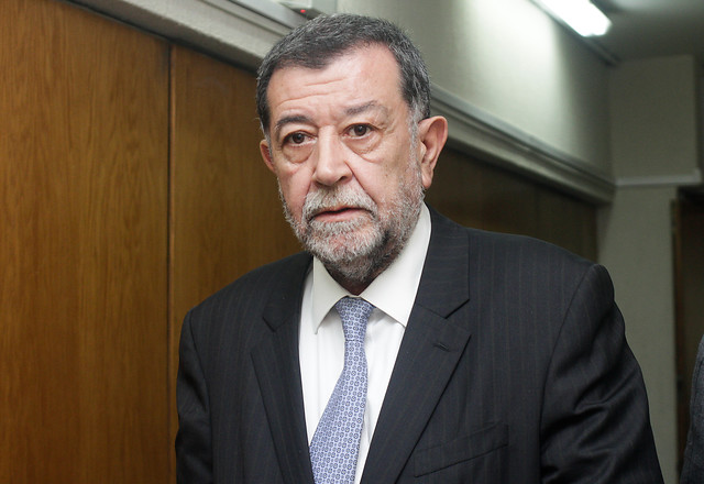 Aleuy descarta envío de ley para obligar a la banca a prestar recursos a Guillier: “Hay que ser más creativos” Aleuy descarta envío de ley para obligar a la banca a prestar recursos a Guillier: